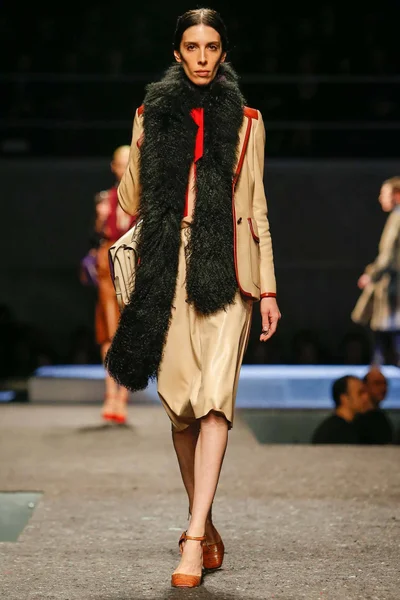 Look 19